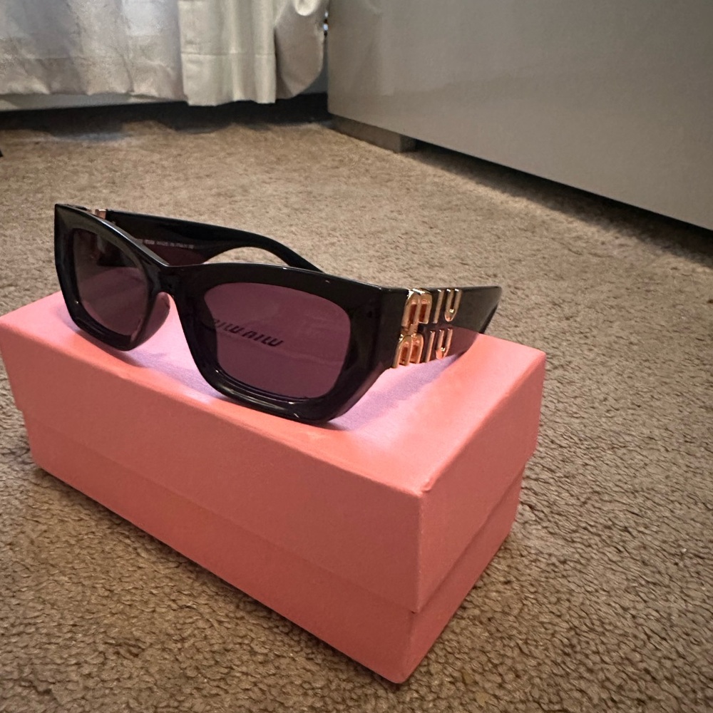 Black Rectangle Sunglasses